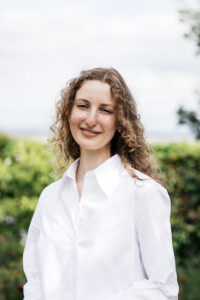 portrait de face d'une étudiante